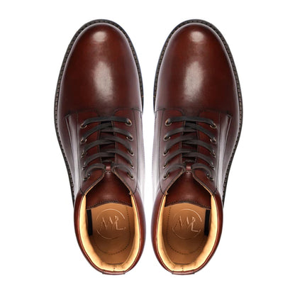 A top-down showcase of handcrafted finesse and Marvel Leather’s inner branding.
